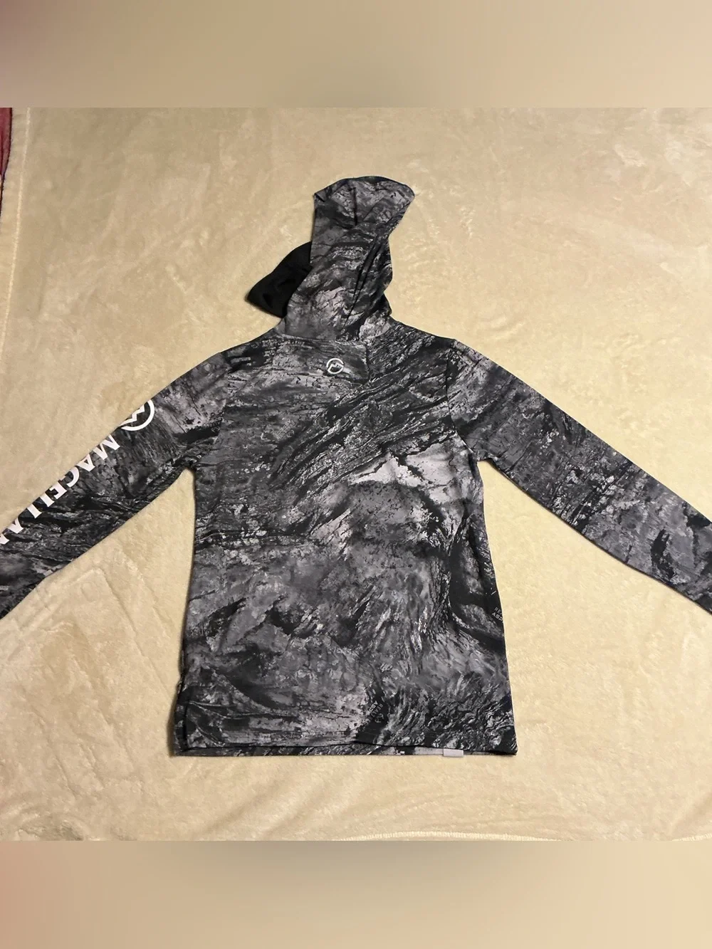 Magellan Outdoors Kids Black and Gray Camo Hooded Swim Rashguard
